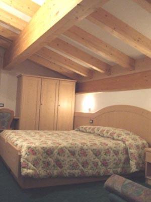 Dolomiti Appart&Rooms วาเรนา ภายนอก รูปภาพ