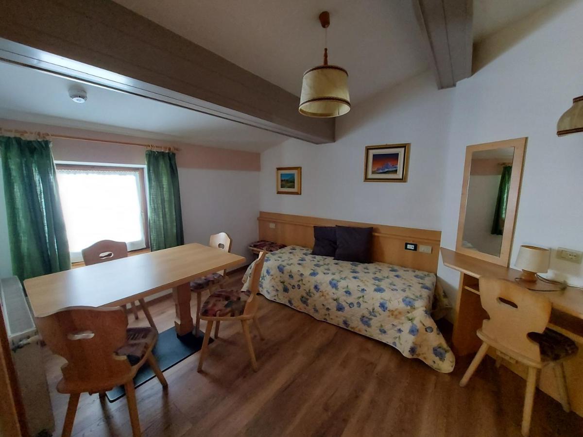 Dolomiti Appart&Rooms วาเรนา ภายนอก รูปภาพ